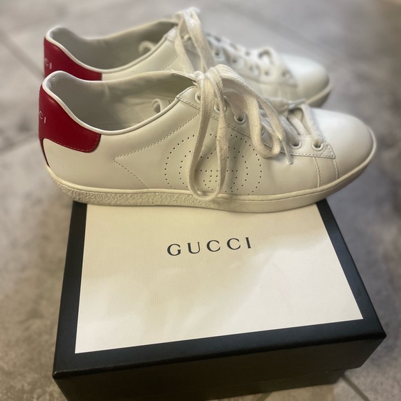 Gucci Sneakers - Picture 1 of 6